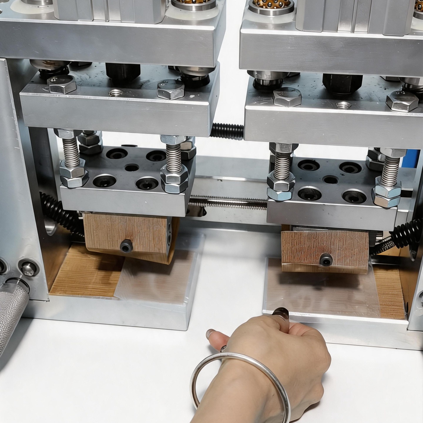 Customized heat sealing mould